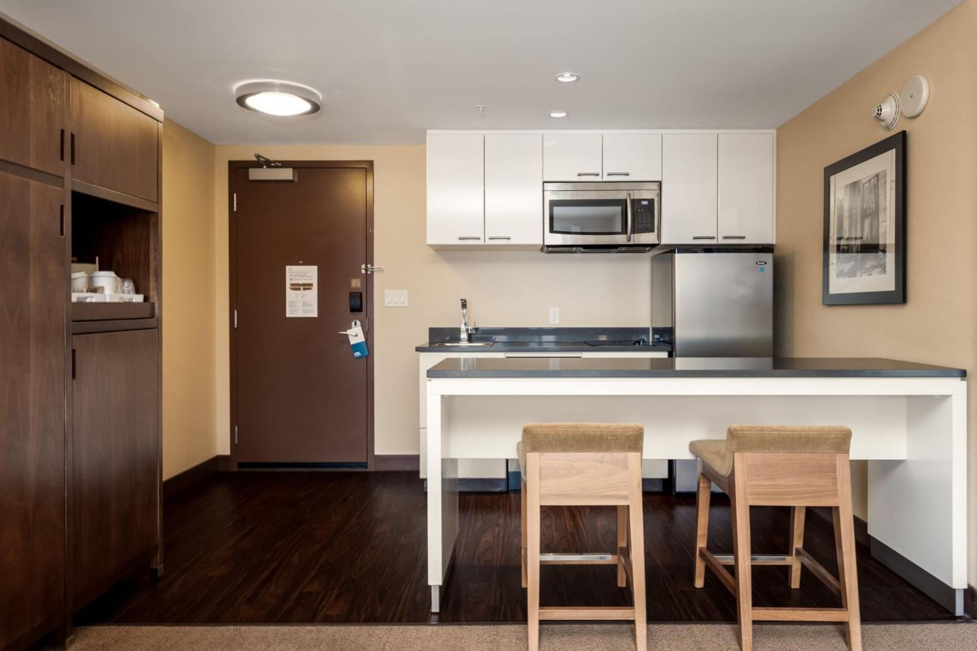 Four Points By Sheraton Kelowna Airport Εξωτερικό φωτογραφία