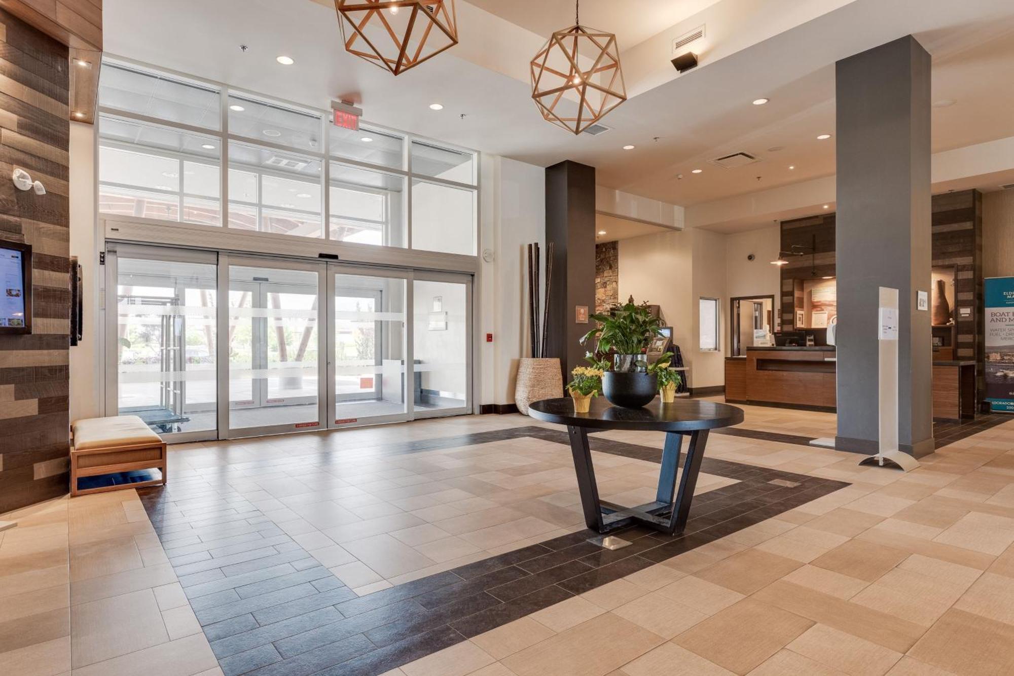 Four Points By Sheraton Kelowna Airport Εξωτερικό φωτογραφία